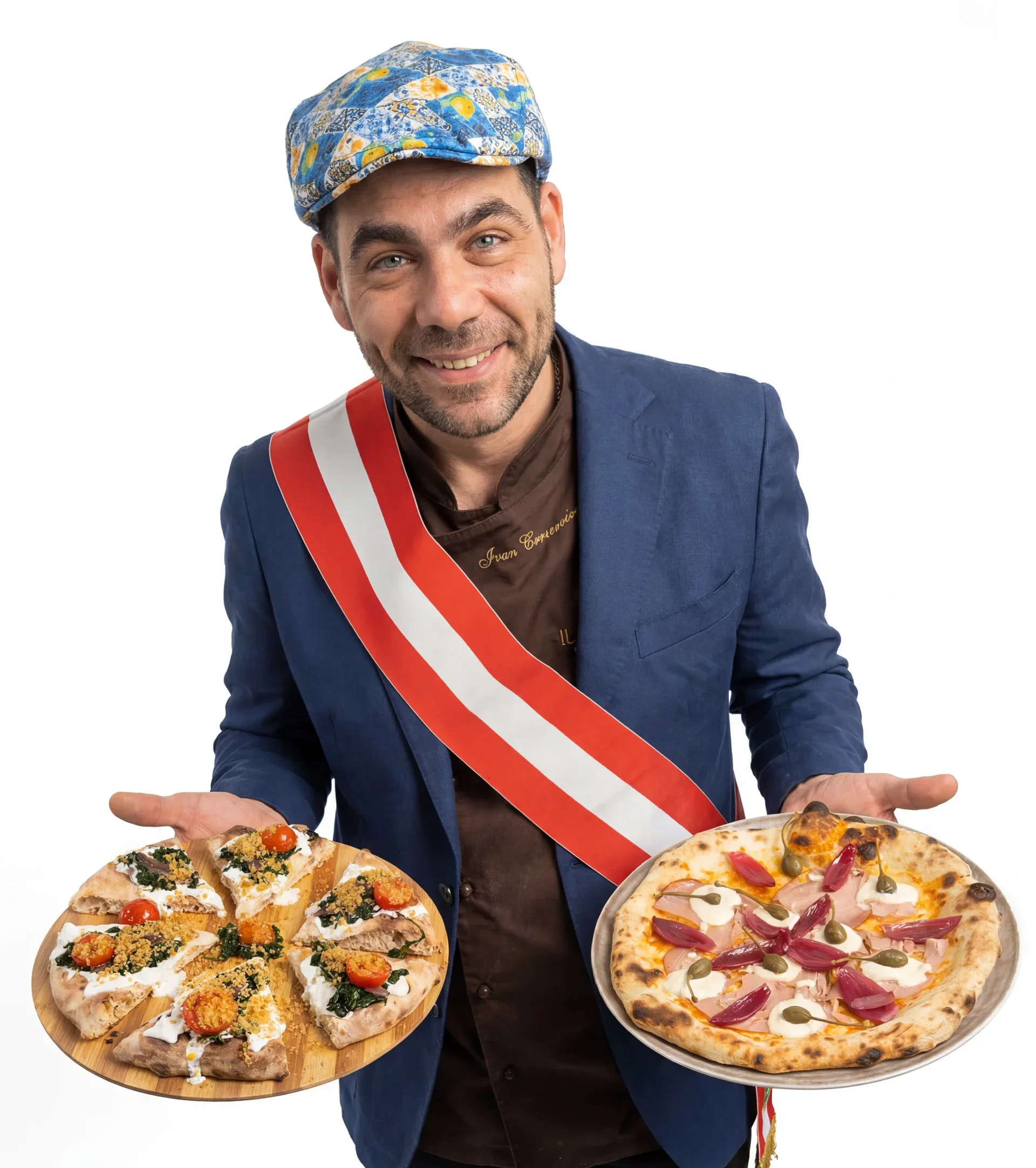 Don Ivan con due pizze in mano